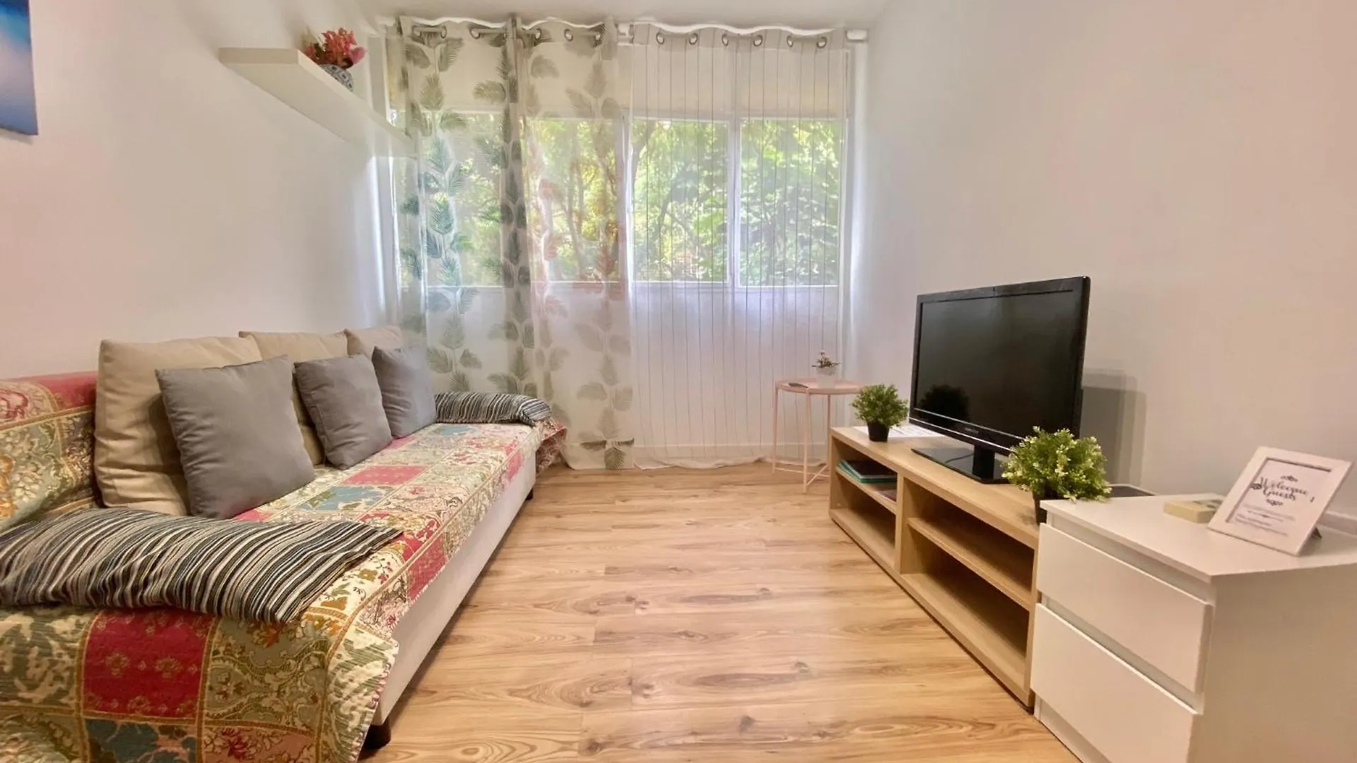 Nice Flat Near The Beach And Parc Del Forum contacts